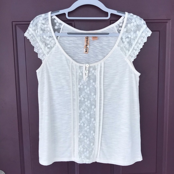 Cream Colored Short Sleeved Lace Top Size Small - Picture 12 of 12